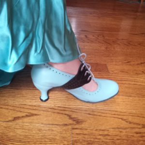 A peek at my Retro Hugos dress and shoe. Ready for 1939? #LonCon